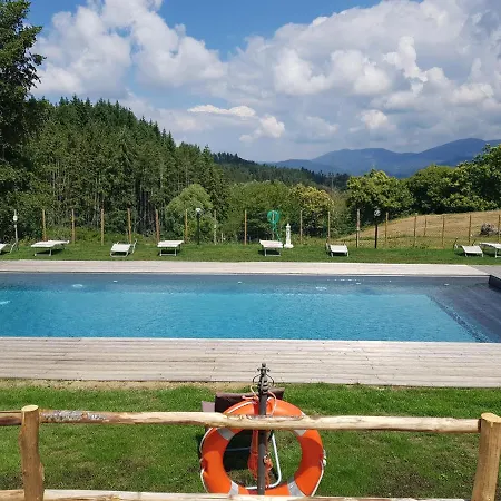 Podere Omomorto مزرعة للإقامة