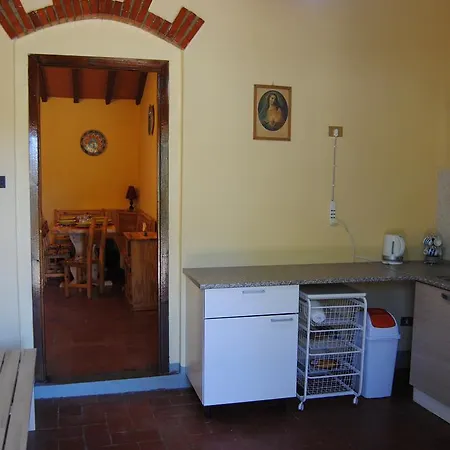 Podere Omomorto مزرعة للإقامة