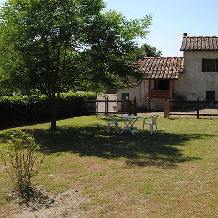 Podere Omomorto مزرعة للإقامة