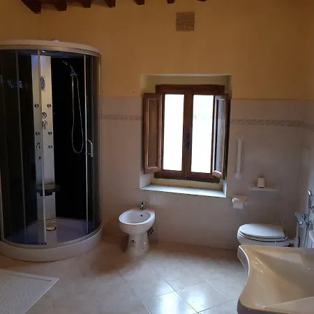 Podere Omomorto مزرعة للإقامة